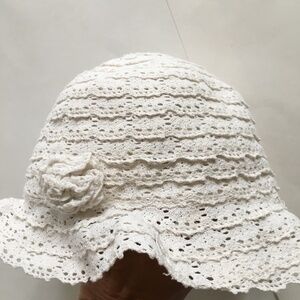 Girl's white lace summer hat. Size 12/24mo